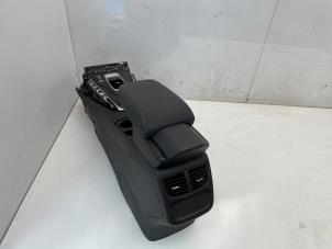 Gebruikte Middenconsoles Opel Grandland (X) 1.6 Turbo 16V Hybrid Prijs € 95,00 Margeregeling aangeboden door Snuverink Autodemontage