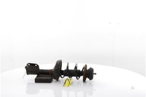 Gebruikte Schokdemperpoot links-voor Renault Twingo II (CN) 1.2 Prijs € 60,00 Margeregeling aangeboden door Snuverink Autodemontage