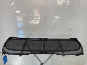 Gebruikte Windscherm Peugeot 307 CC (3B) 2.0 16V Prijs € 105,00 Margeregeling aangeboden door Snuverink Autodemontage