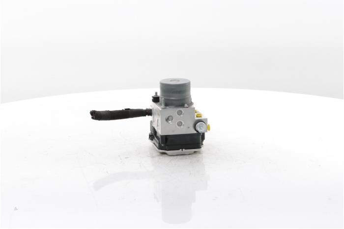 ABS Pomp van een Renault Kangoo Express (RFK) E-Tech 44 kWh 2023