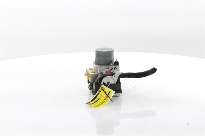 ABS Pomp van een Renault Kangoo Express (RFK) E-Tech 44 kWh 2023