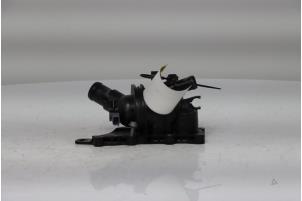 Gebruikte Thermostaathuis Renault Kadjar (RFEH) 1.3 TCE 160 FAP 16V Prijs € 95,00 Margeregeling aangeboden door Snuverink Autodemontage