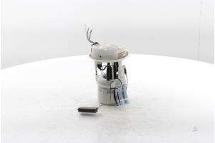 Gebruikte Tank element Pomp Peugeot 3008 II (M4/MC/MJ/MR) 1.2 12V e-THP PureTech 130 Prijs € 125,00 Margeregeling aangeboden door Snuverink Autodemontage