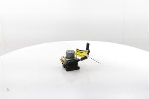 Gebruikte ABS Pomp Renault Kadjar (RFEH) 1.3 TCE 140 FAP 16V Prijs € 250,00 Margeregeling aangeboden door Snuverink Autodemontage