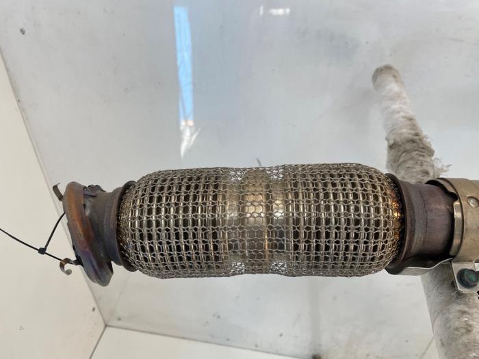 Uitlaat Middendemper van een Renault Austral 1.2 E-Tech Full Hybrid 200 2023