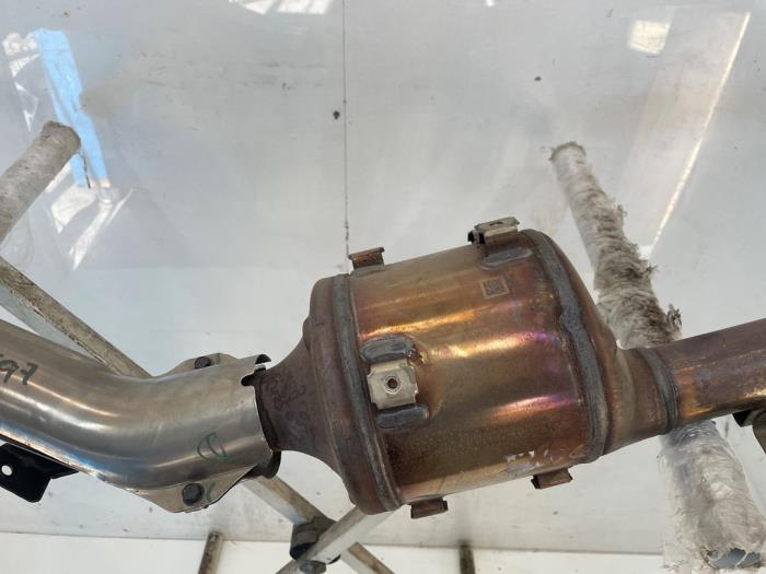 Uitlaat Middendemper van een Renault Austral 1.2 E-Tech Full Hybrid 200 2023