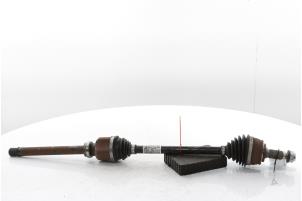 Gebruikte Aandrijfas rechts-voor Peugeot 5008 II (M4/MC/MJ/MR) 1.2 12V e-THP PureTech 130 Prijs € 284,35 Inclusief btw aangeboden door Snuverink Autodemontage