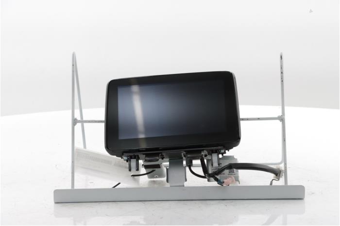 Gebruikte Display Interieur Mazda CX-3 (DJ/DK) 2.0 SkyActiv-G 121 Prijs € 550,00 Margeregeling aangeboden door Snuverink Autodemontage