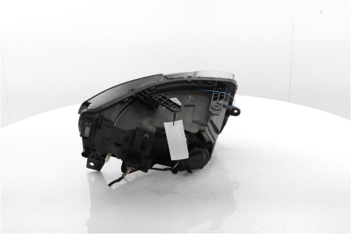 Koplamp links van een Dacia Duster (DJF) 1.6 Hybrid 140 16V 2025