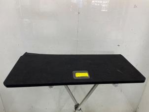 Gebruikte Kofferbak Mat Renault Megane IV Estate (RFBK) 1.2 Energy TCE 130 Prijs € 100,00 Margeregeling aangeboden door Snuverink Autodemontage