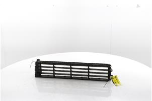 Gebruikte Luchtgeleider Renault Megane IV Estate (RFBK) 1.2 Energy TCE 130 Prijs € 200,00 Margeregeling aangeboden door Snuverink Autodemontage