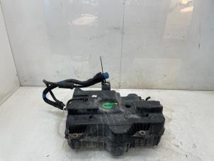 Gebruikte Adblue tank Renault Trafic (1FL/2FL/3FL/4FL) 2.0 dCi 16V 120 Prijs € 810,70 Inclusief btw aangeboden door Snuverink Autodemontage