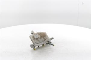 Gebruikte Hoofdremcilinder Renault Trafic (1FL/2FL/3FL/4FL) 2.0 dCi 16V 120 Prijs € 90,75 Inclusief btw aangeboden door Snuverink Autodemontage