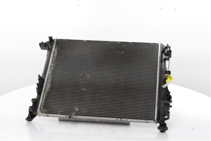 Gebruikte Radiateur Renault Scénic IV (RFAJ) 1.3 TCE 140 16V Prijs € 65,00 Margeregeling aangeboden door Snuverink Autodemontage