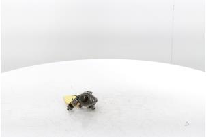 Gebruikte Brandstofpomp Mechanisch Renault Kadjar (RFEH) 1.3 TCE 160 FAP 16V Prijs € 180,00 Margeregeling aangeboden door Snuverink Autodemontage