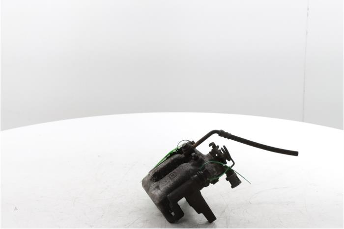 Remklauw (Tang) rechts-achter van een Opel Astra K Sports Tourer 1.0 Turbo 12V 2019