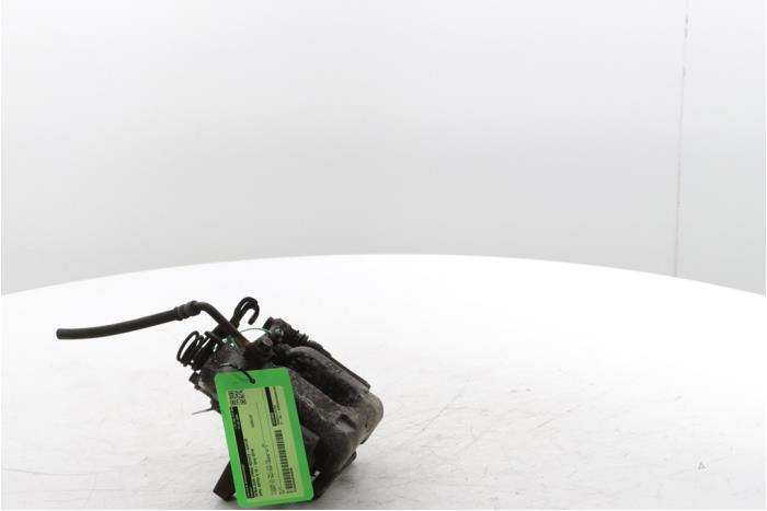 Remklauw (Tang) rechts-achter van een Opel Astra K Sports Tourer 1.0 Turbo 12V 2019