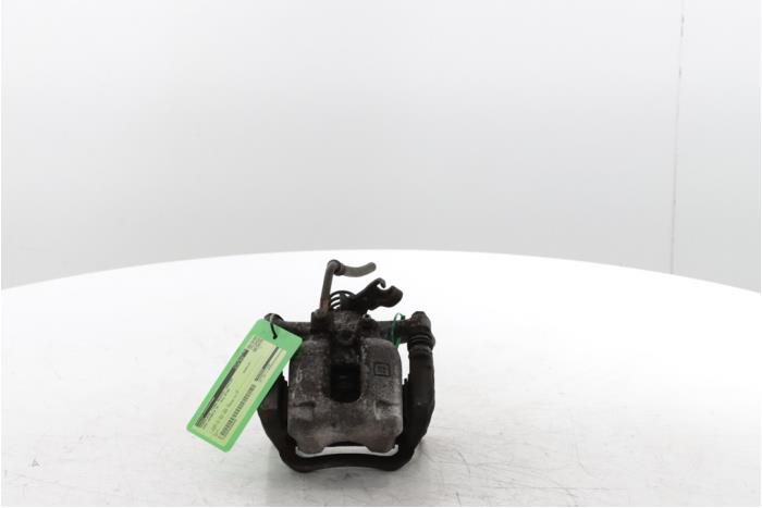 Remklauw (Tang) rechts-achter van een Opel Astra K Sports Tourer 1.0 Turbo 12V 2019