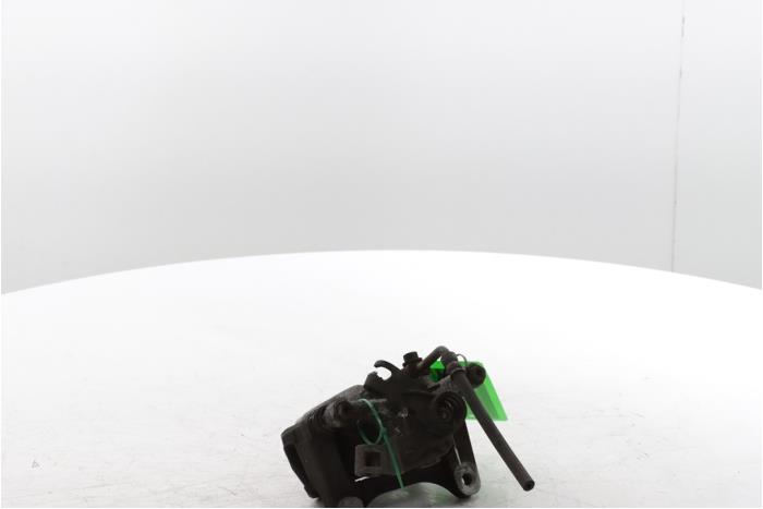 Remklauw (Tang) rechts-achter van een Opel Astra K Sports Tourer 1.0 Turbo 12V 2019