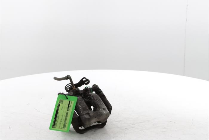 Remklauw (Tang) rechts-achter van een Opel Astra K Sports Tourer 1.0 Turbo 12V 2019