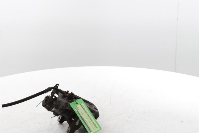 Remklauw (Tang) rechts-achter van een Opel Astra K Sports Tourer 1.0 Turbo 12V 2019