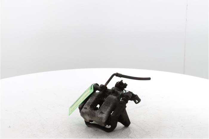 Remklauw (Tang) rechts-achter van een Opel Astra K Sports Tourer 1.0 Turbo 12V 2019