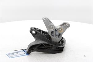 Gebruikte Motorrubber Peugeot 3008 III 1.2 12V Hybrid 136 Prijs € 30,00 Margeregeling aangeboden door Snuverink Autodemontage