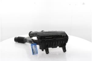 Gebruikte Luchtfilterhuis Peugeot 3008 III 1.2 12V Hybrid 136 Prijs € 65,00 Margeregeling aangeboden door Snuverink Autodemontage