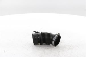 Gebruikte Aanzuigslang Lucht Renault Captur II (RJB) 1.3 Mild Hybrid 140, TCe 140 16V Prijs € 45,00 Margeregeling aangeboden door Snuverink Autodemontage