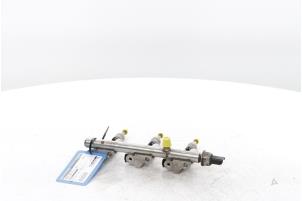 Gebruikte Injector brug Peugeot 3008 II (M4/MC/MJ/MR) 1.2 12V e-THP PureTech 130 Prijs € 40,00 Margeregeling aangeboden door Snuverink Autodemontage