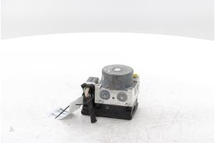 Gebruikte ABS Pomp Peugeot 2008 (CU) 1.2 12V e-THP PureTech 110 Prijs € 225,00 Margeregeling aangeboden door Snuverink Autodemontage