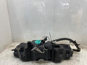 Gebruikte Tank Peugeot 3008 II (M4/MC/MJ/MR) 1.6 16V HYbrid 225 Prijs € 296,43 Inclusief btw aangeboden door Snuverink Autodemontage