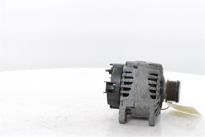 Dynamo van een Renault Clio IV (5R) 1.5 Energy dCi 90 FAP 2015