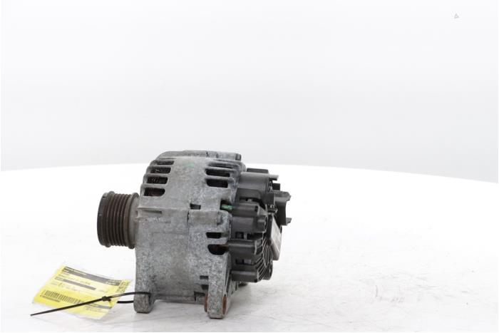 Dynamo van een Renault Clio IV (5R) 1.5 Energy dCi 90 FAP 2015