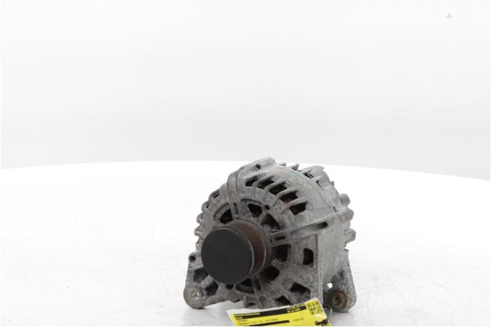 Dynamo van een Renault Clio IV (5R) 1.5 Energy dCi 90 FAP 2015