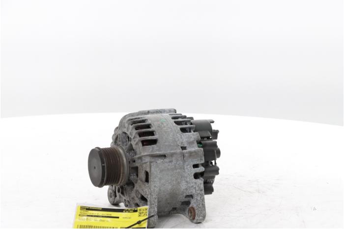 Dynamo van een Renault Clio IV (5R) 1.5 Energy dCi 90 FAP 2015