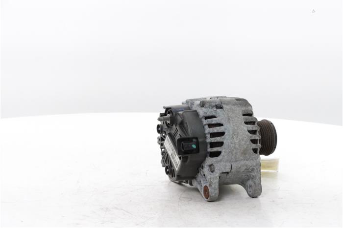 Dynamo van een Renault Clio IV (5R) 1.5 Energy dCi 90 FAP 2015