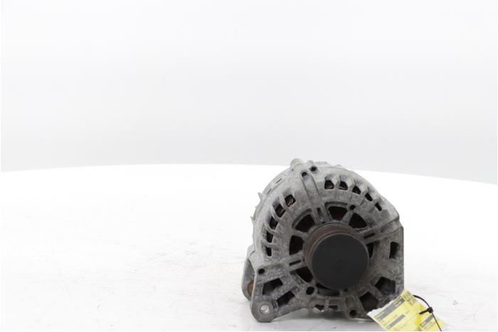 Dynamo van een Renault Clio IV (5R) 1.5 Energy dCi 90 FAP 2015