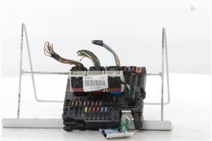 Gebruikte Zekeringkast Peugeot 508 SW (8E/8U) 2.0 RXH HYbrid4 16V Prijs € 220,00 Margeregeling aangeboden door Snuverink Autodemontage