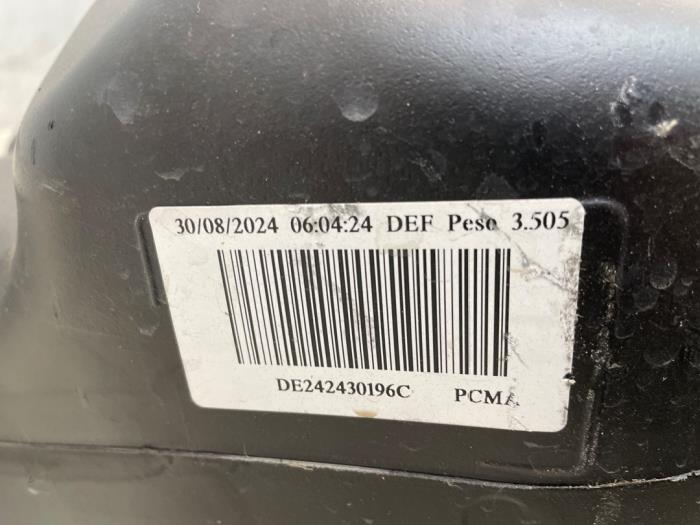 Adblue tank van een Peugeot Boxer (U9) 2.2 BlueHDi 140 2024