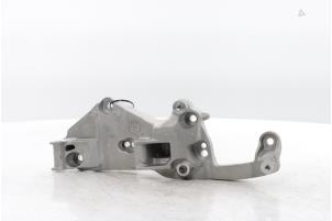 Gebruikte Dynamosteun boven Opel Corsa F (UB/UH/UP) 1.2 Turbo 12V 100 Prijs € 45,00 Margeregeling aangeboden door Snuverink Autodemontage