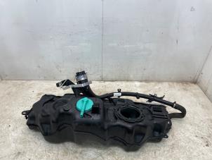 Gebruikte Tank Opel Grandland (X) 1.6 Turbo 16V Hybrid4 Prijs € 296,43 Inclusief btw aangeboden door Snuverink Autodemontage