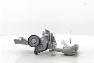 Gebruikte Dynamosteun boven Opel Grandland (OV64) 1.2 Turbo 12V Hybrid 136 Prijs € 90,75 Inclusief btw aangeboden door Snuverink Autodemontage