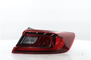 Gebruikte Achterlicht rechts Renault Arkana (RJLL) 1.6 E-Tech 145 16V Prijs € 275,00 Margeregeling aangeboden door Snuverink Autodemontage