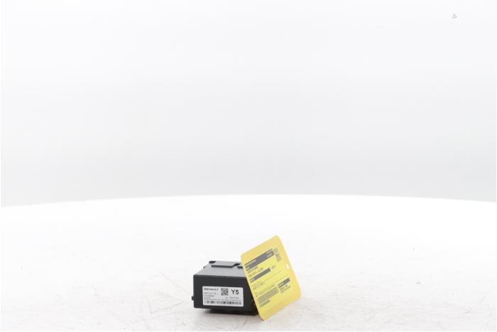 Gebruikte Computer Diversen Renault 5 E-Tech electric 52 kWh Prijs € 150,00 Margeregeling aangeboden door Snuverink Autodemontage