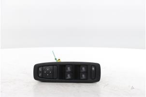 Gebruikte Schakelblok ruiten Renault Megane IV Estate (RFBK) 1.5 Energy dCi 110 Prijs € 60,00 Margeregeling aangeboden door Snuverink Autodemontage