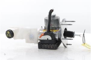 Gebruikte Rembooster Renault 5 E-Tech electric 52 kWh Prijs € 250,00 Margeregeling aangeboden door Snuverink Autodemontage