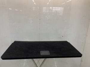 Gebruikte Kofferbak Mat Renault Megane IV Estate (RFBK) 1.2 Energy TCE 100 Prijs € 100,00 Margeregeling aangeboden door Snuverink Autodemontage