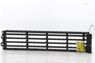 Gebruikte Luchtgeleider Renault Scénic IV (RFAJ) 1.2 TCE 115 16V Prijs € 200,00 Margeregeling aangeboden door Snuverink Autodemontage