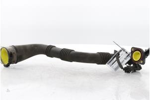 Gebruikte Intercooler Slang Nissan Qashqai (J11) 1.2 DIG-T 16V Prijs € 75,00 Margeregeling aangeboden door Snuverink Autodemontage